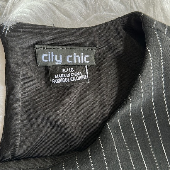 City Chic Dress Midi Black White Stripes Sleeveless Back Business Preppy Sz 16 - Picture 4 of 6